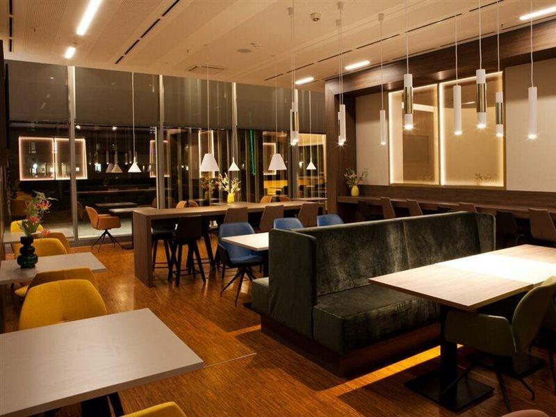 Hotel Hampton By Hilton Center East 3*